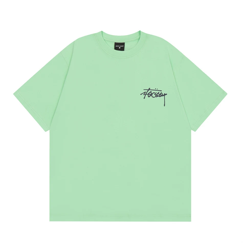 Heren T-shirt met korte mouwen en modieuze letterprint. Ervaar stijl en comfort met dit veelzijdige shirt, ideaal voor dagelijks gebruik en casual looks.