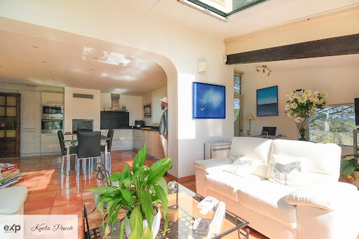 Villa with pool and garden 5