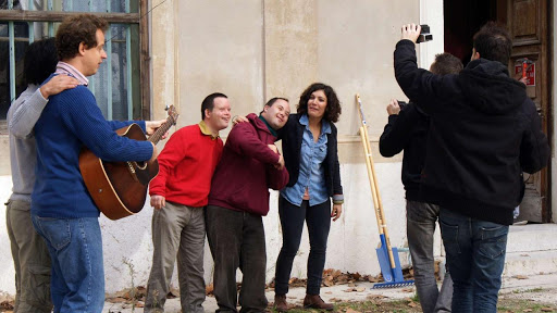 lipdub-je-te-donne-goldman-l-arche-scene-de-vie-a-marseille.jpg