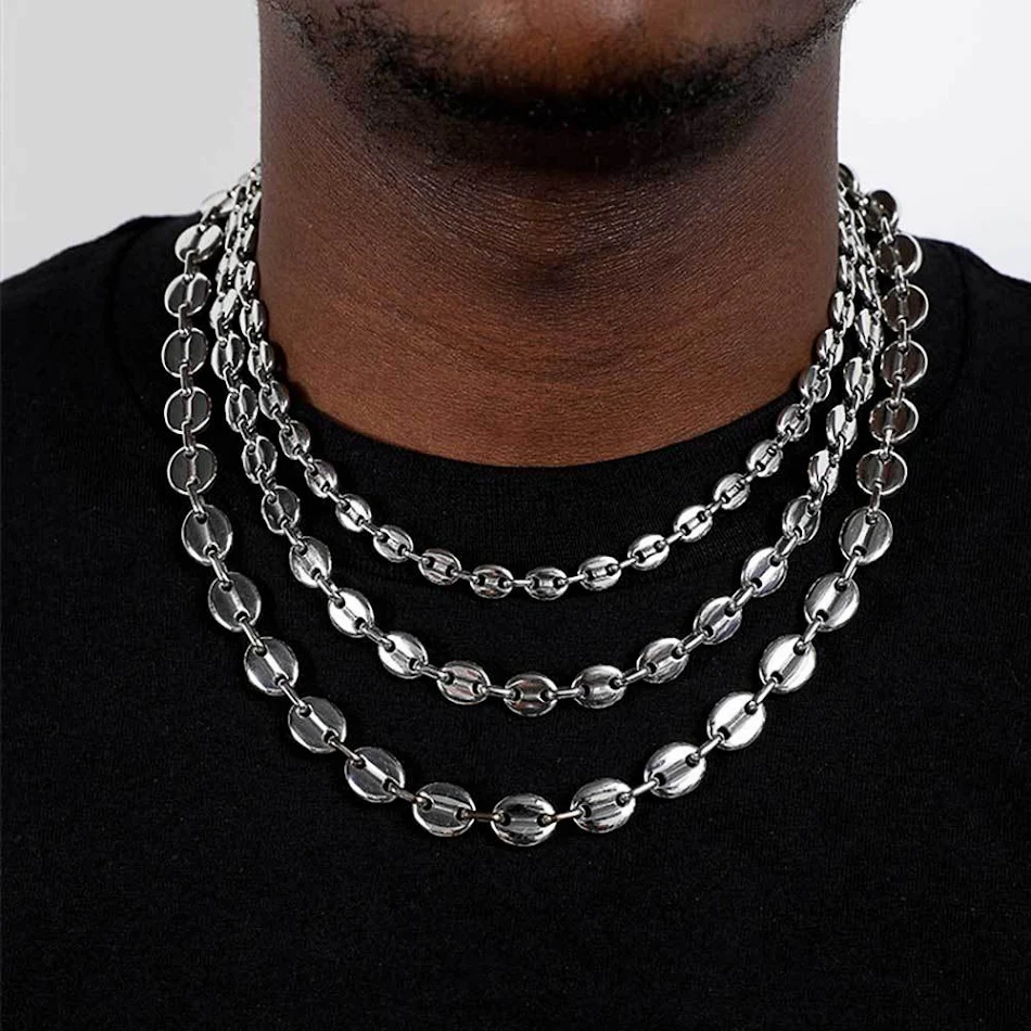 Coffee Bean Hip Hop 18K gouden titanium stalen ketting en armband, een stijlvolle set voor heren, combineert hiphop flair met duurzaamheid.