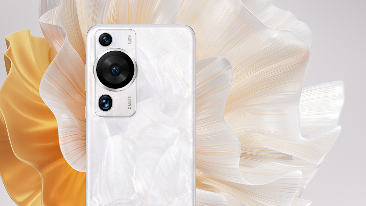 The exquisite Rococo Pearl finish on the new Huawei P60 Pro reflects its camera's ability to capture true-to-life textures in photos.