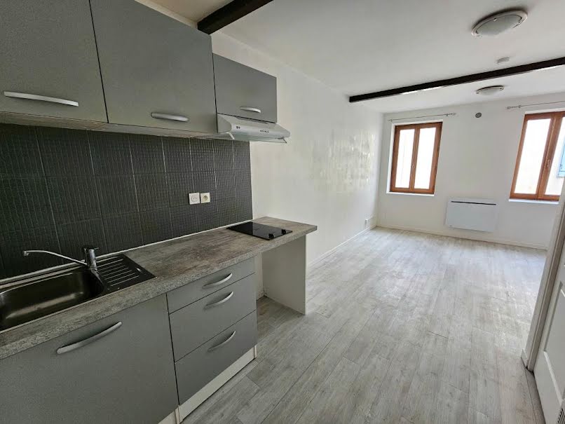 Location  appartement 1 pièce 26 m² à Epône (78680), 561 €