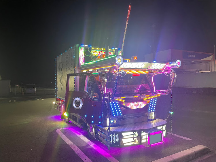 HΛLさんが投稿したデコトラ・偶然遭遇・かっこいいは正義・LED・トラック魂に関するカスタム事例の投稿画像3枚目