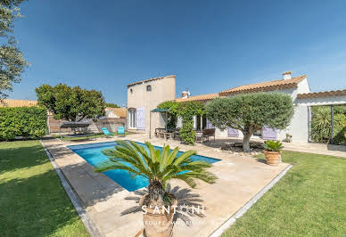 Maison avec piscine et terrasse 1