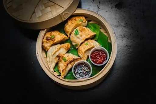 Pan Fried Chicken Momos {10 Pcs}