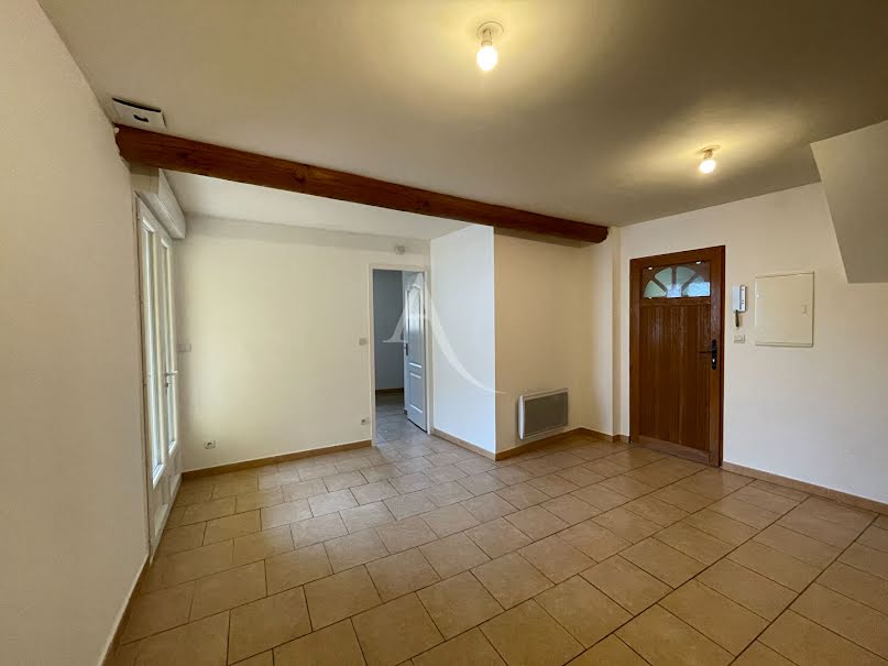 Location  appartement 2 pièces 35 m² à Bezouce (30320), 515 €
