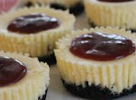 Mini Black Bottom Cheesecakes was pinched from <a href="http://www.caramelpotatoes.com/2013/01/16/mini-black-bottom-cheesecakes/" target="_blank">www.caramelpotatoes.com.</a>