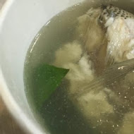 以馬內利鮮魚湯