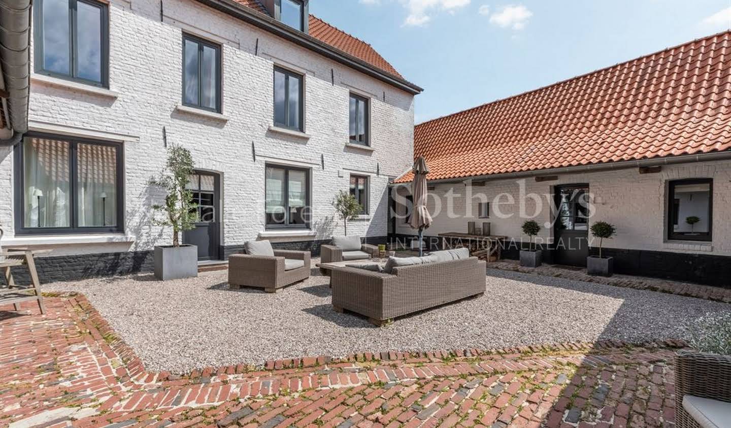 House with pool and terrace Mérignies