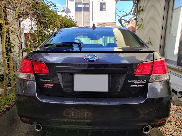 レガシィB4の愛車のお尻はこんな感じに関するカスタム事例の投稿画像1枚目