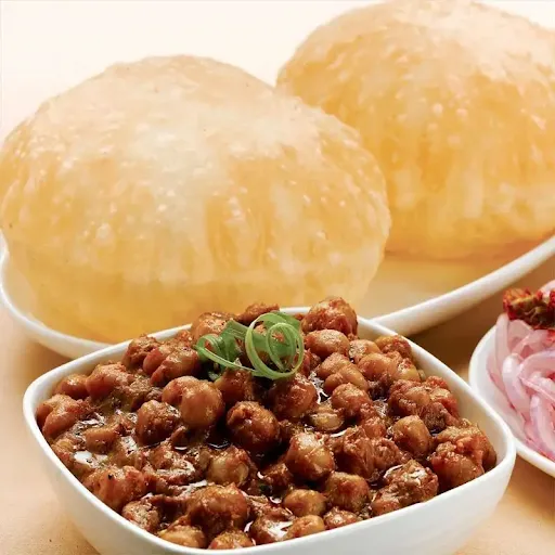 Amritsari Chole 2 Bhature