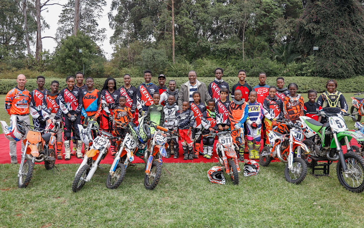 President Uhuru Kenyatta with Kenya National Motocross Team that will participate in this year’s Motocross of African Nations Continental Championship in Harare, Zimbabwe. Present is Sports Cabinet Secretary Amb. Amina Mohamed.