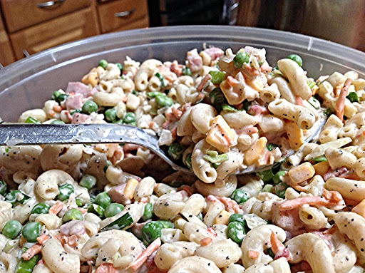 Mac & Cheese Salad with Vegetables
