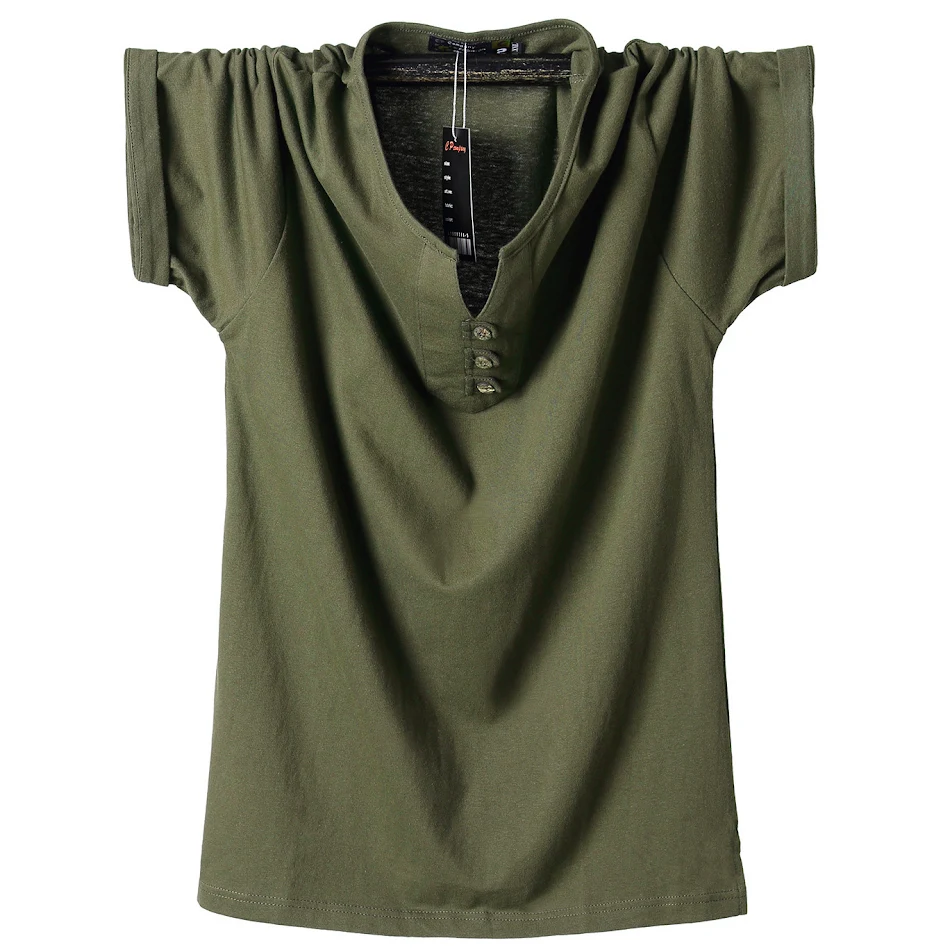 T-shirt in cotone extra large con scollo a V ampio. Comfort eccezionale e stile rilassato per un look quotidiano.