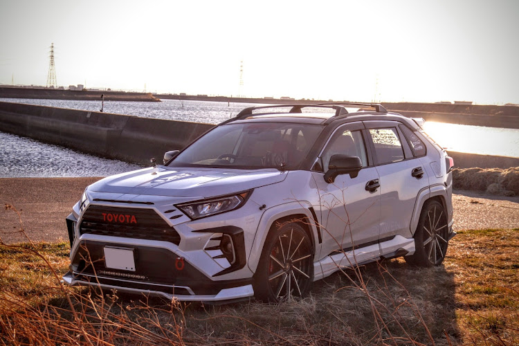 RAV4の新生東海メンバー⚔️・セクシーボディ選手権・東海写真部📸・ど田舎はすべてが映えスポット🤣・カメラ練習中に関するカスタム事例の投稿画像1枚目