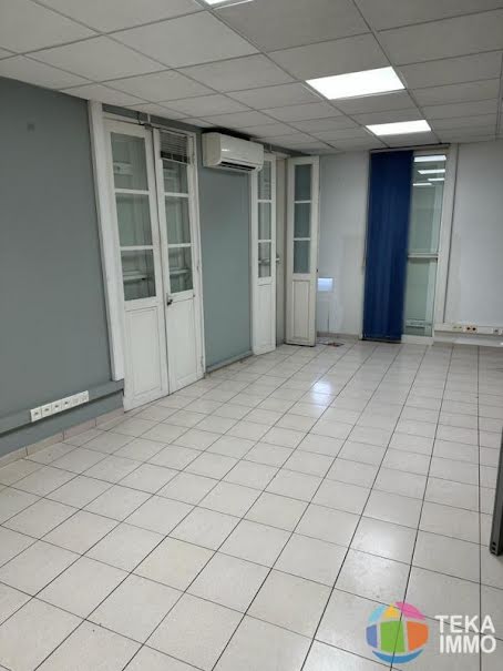 Location  locaux professionnels  120 m² à Saint-Denis (97400), 2 500 €