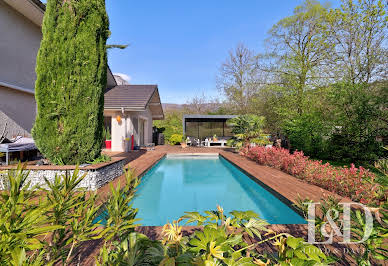 Maison avec piscine et jardin 1