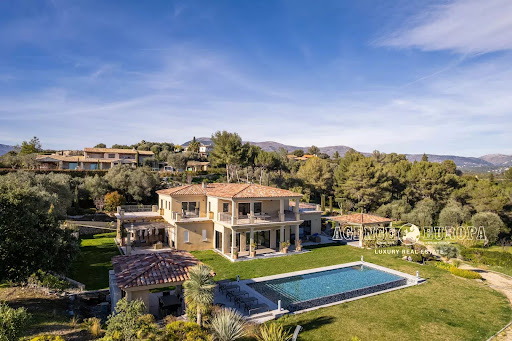 Villa with pool 3