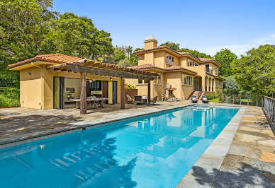 Maison avec piscine et jardin 9