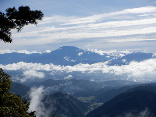 秋葉山の物見岩から恵那山