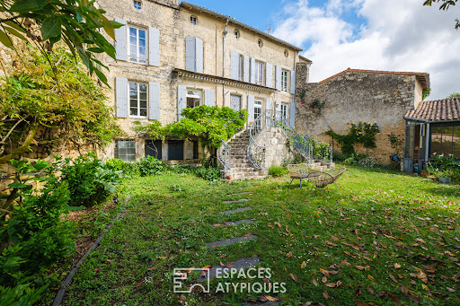 Buy this luxury house in Saint-Maixent-l'Ecole (79400) - Old house with green garden