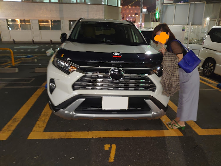 RAV4のキャンギャル風撮影・撮影上手くなりたい・RAV4乗りさんと繋がりたい・TSUNAGRI 感謝( ꈍᴗꈍ)・大阪の夜に関するカスタム事例の投稿画像2枚目
