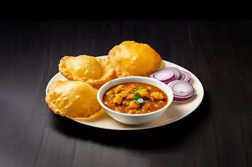 Chole [250 Ml] With 4 Poori