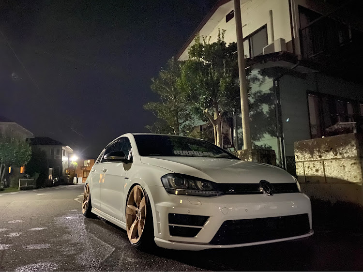 ゴルフ RのVolkswagen・golf7r・フロントバンパースムージング・stanceに関するカスタム事例の投稿画像1枚目
