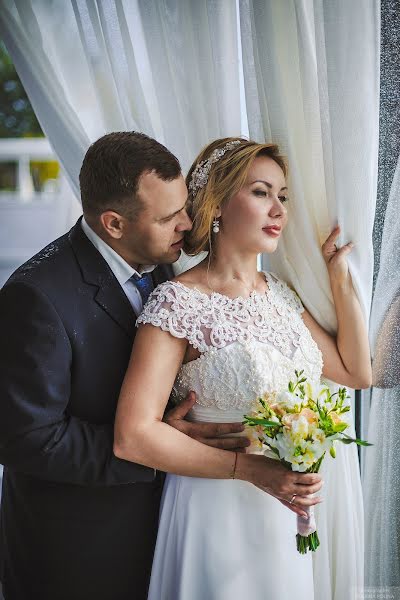 Fotógrafo de casamento Polina Dolbina (dolbinapolina). Foto de 28 de abril 2016