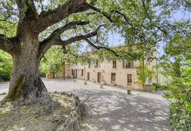 Vineyard with pool and outbuildings 14