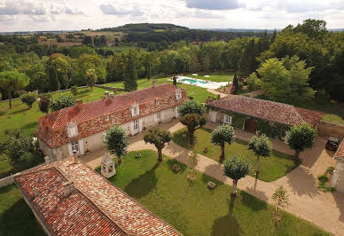 Propriété avec piscine et jardin 7