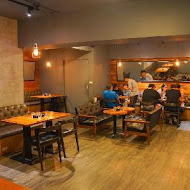 黑浮咖啡 Reve Cafe(高雄高美店)