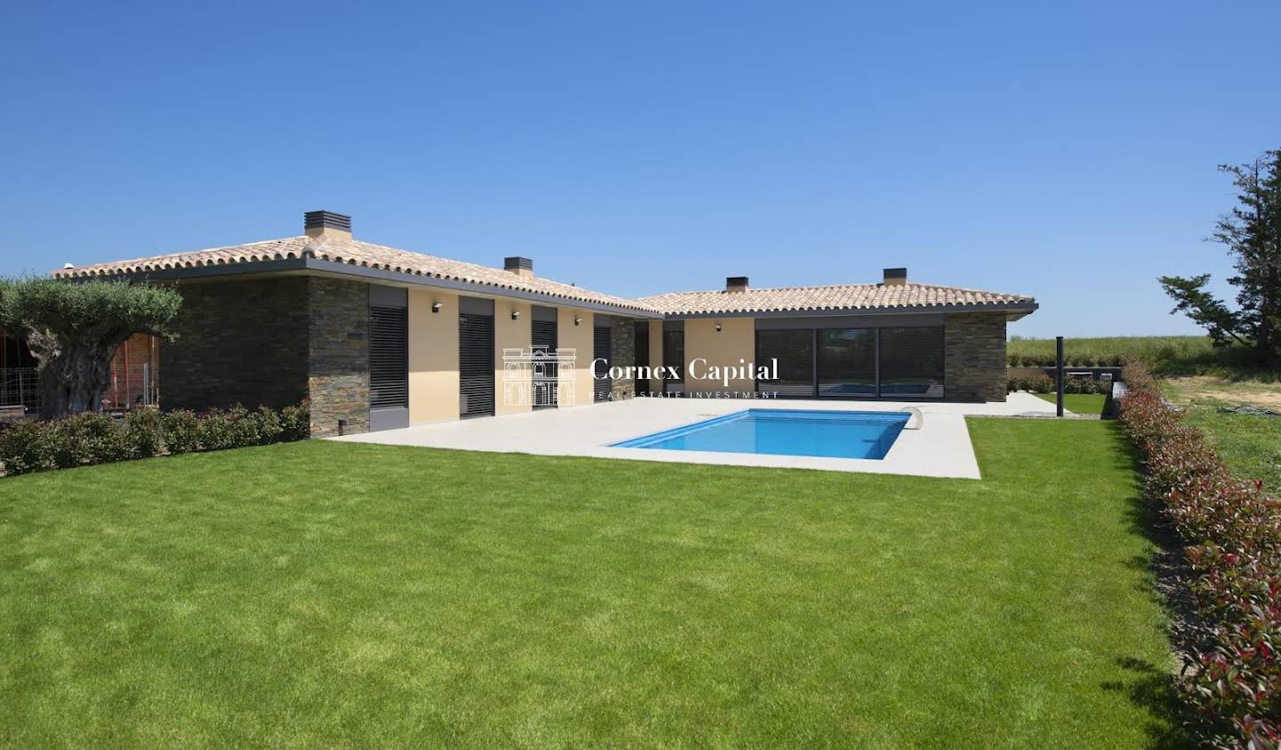 House with pool Navata