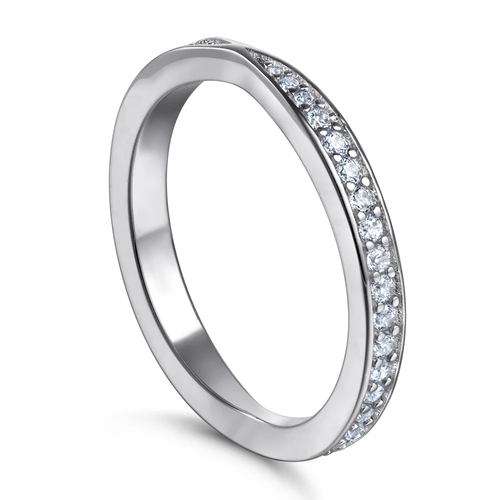 Title 6, Damesring van puur zilver met diamanten in een ...