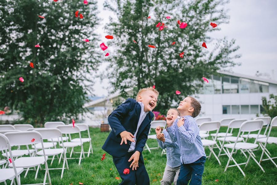 Wedding photographer Alena Kartushina (devochka). Photo of 23 November 2015