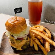 TakeOut Burger & Cafe(忠孝新生店)