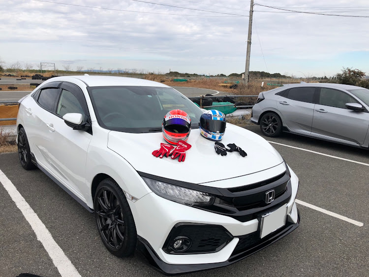 シビック(欧州HB)のシビックハッチバック・YouTube・洗車・カート・VOLTEXウイングに関するカスタム事例の投稿画像1枚目