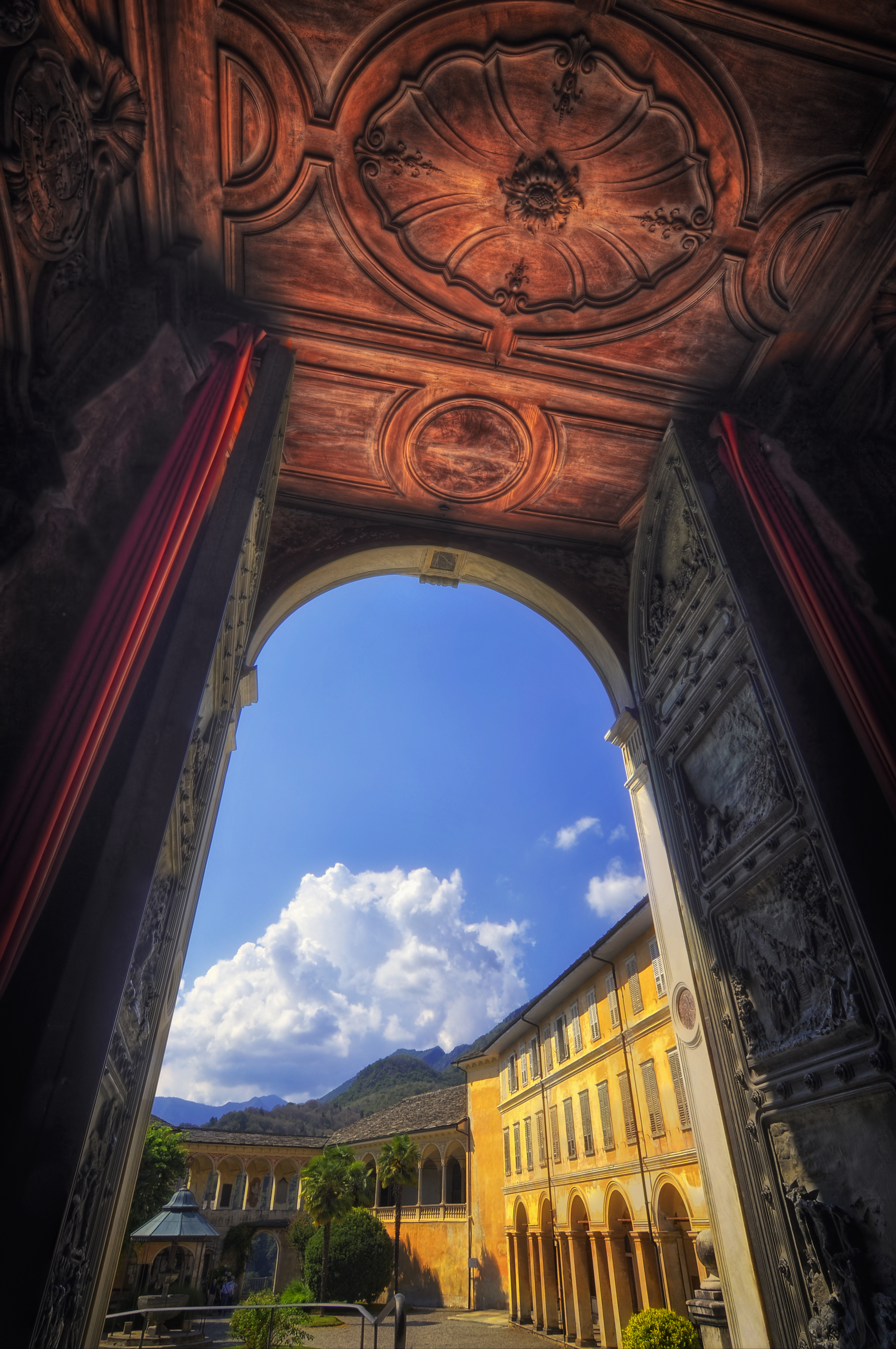 Sacro Monte di Varallo - Oltre la Porta Santa di utente cancellato