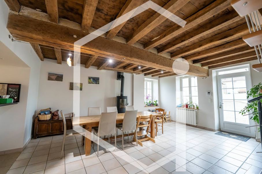 Vente ferme 9 pièces 248 m² à La Charité-sur-Loire (58400), 294 000 €