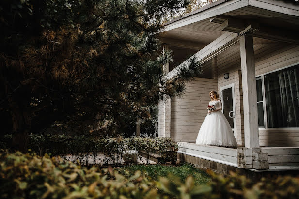 結婚式の写真家Emil Isyakaev (emilisyakaev)。2019 2月26日の写真