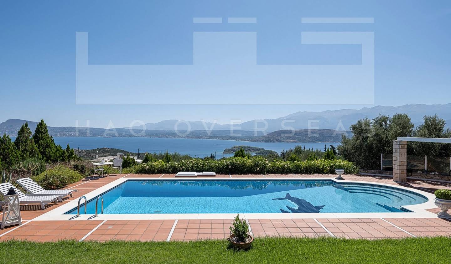 Property with pool Akrotiri