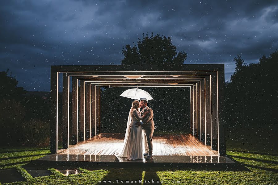 Fotógrafo de casamento Tomáš Michna (tomasmichnacom). Foto de 2 de outubro 2022