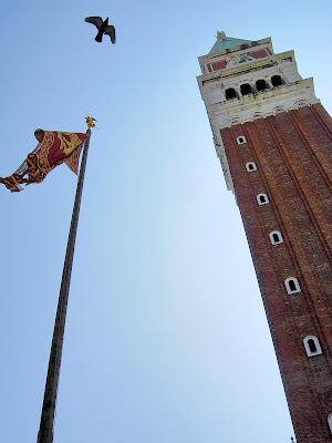 Sorvolando il Campanile di San Marco di Davide Cacciatori