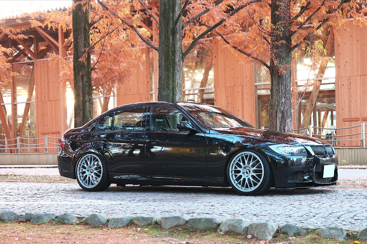 A5 スポーツバックの真横・レクサスGS・BMW3シリーズ・エスクァイアに関するカスタム事例の投稿画像4枚目