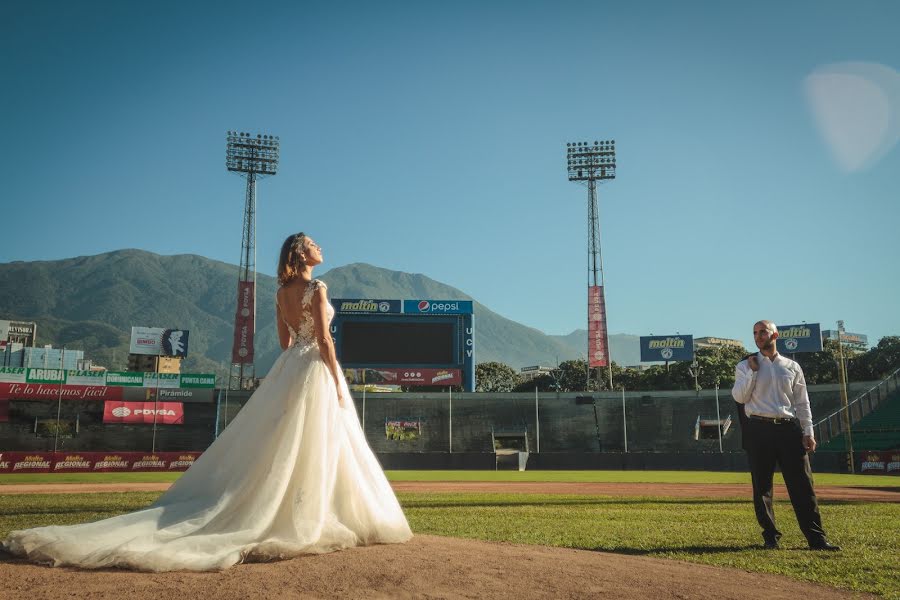 Fotógrafo de casamento Raymond Fuenmayor (raymondfuenmayor). Foto de 8 de maio 2019