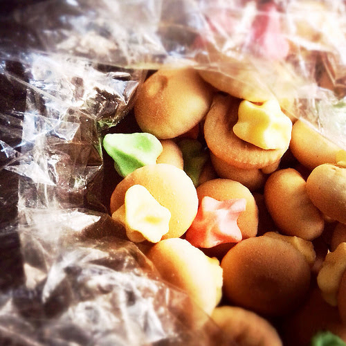 iced gem biscuits, belly button biscuits, 肚臍餅, 花佔餅, hong kong sweets