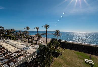 Appartement avec terrasse et piscine 4