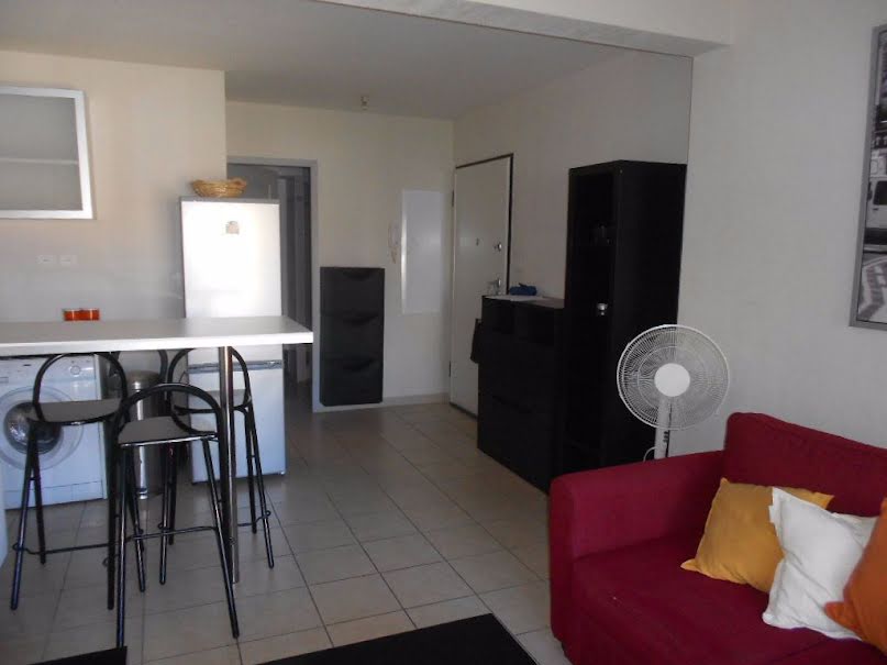 Location meublée appartement 2 pièces 31 m² à Nimes (30000), 583 €