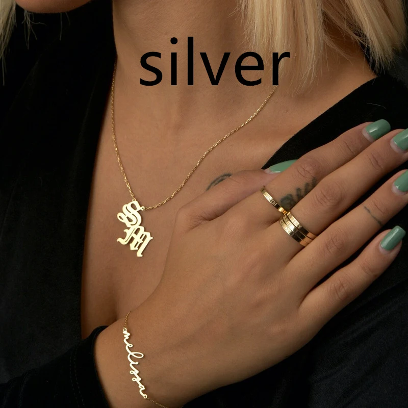 Gepersonaliseerde letterhanger ketting, goud verguld roestvrij staal. Een stijlvol cadeau voor haar.