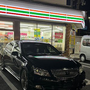クラウンマジェスタ URS206